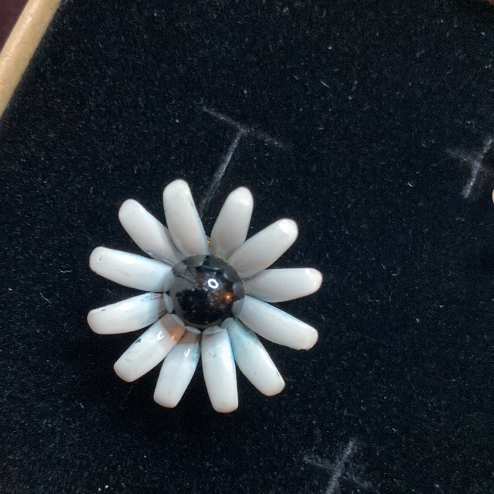 Vintage 1960’s earings/ clip on - Picture 9 of 11